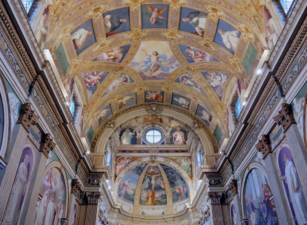 Milano - Soffitto e pareti affrescate della Certosa di Garegnano